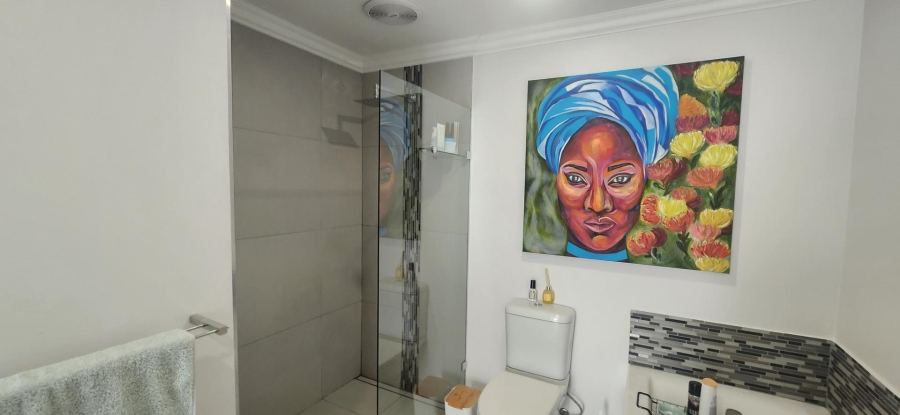 6 Bedroom Property for Sale in Fraaiuitsig Western Cape